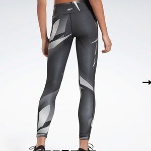 Like new! Reebok leggings